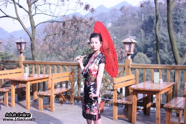 國模丫頭和康妮裸體套圖98P