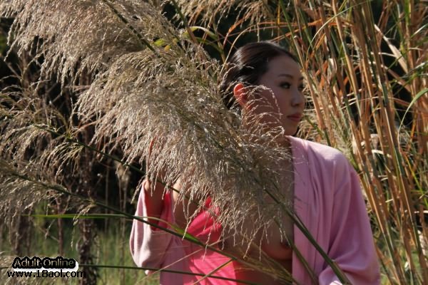 國模金靈外拍人體套圖完整461P之第二集[100P]